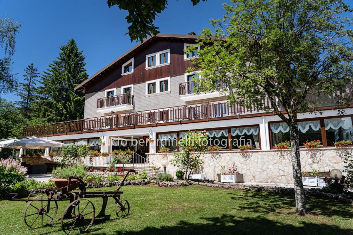 Hotel Edelweiss ペスカッセーロリ エクステリア 写真