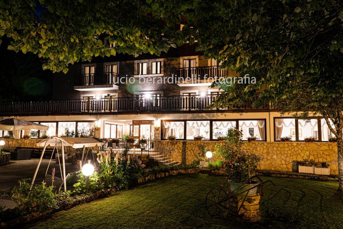 Hotel Edelweiss ペスカッセーロリ エクステリア 写真