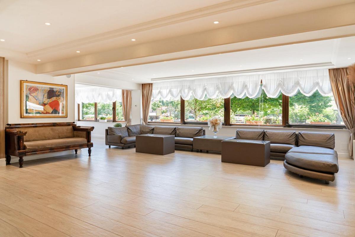 Hotel Edelweiss ペスカッセーロリ エクステリア 写真