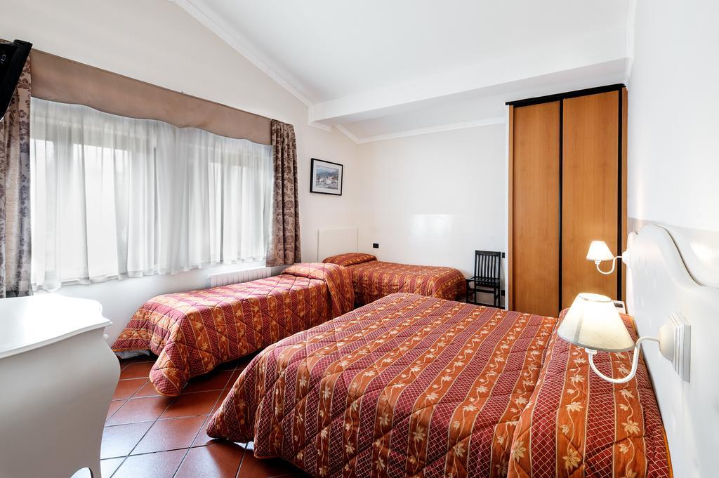 Hotel Edelweiss ペスカッセーロリ エクステリア 写真